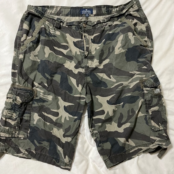 Company Eight One Men's Cargo shorts size 42 gently worn - Picture 1 of 5
